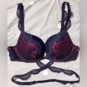 2/$30 ❤️‍🔥 Black and Red Lace Detail Bra (32B)
